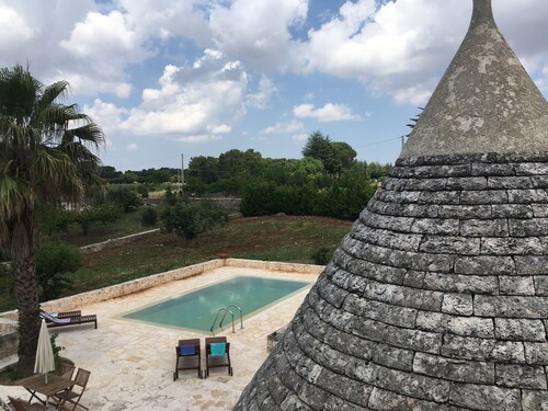 Beau trullo traditionnel avec piscine privée à Martina Franca