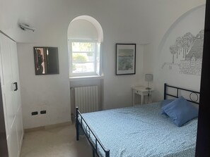 3 bedrooms, iron/ironing board, travel cot, free WiFi