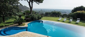 Villa with pool and stunning views, 22 sleeps!