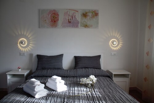 The Magnolias of Venice next to the bus stop