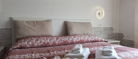 1 غرفة نوم ومكواة/لوح كي وواي فاي وملاءات أسرّة