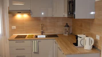 Fridge, microwave, stovetop, dishwasher