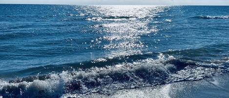 Ranta lähistöllä, rantapyyhkeitä