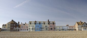 Suffolk countryside retreat with hot tub, sleeps up to 7. Pet friendly!