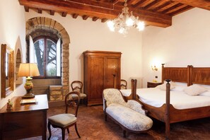 6 makuuhuonetta, työpöytä, silitysrauta/-lauta, ilmainen Wi-Fi