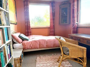 4 bedrooms, desk, iron/ironing board, travel crib