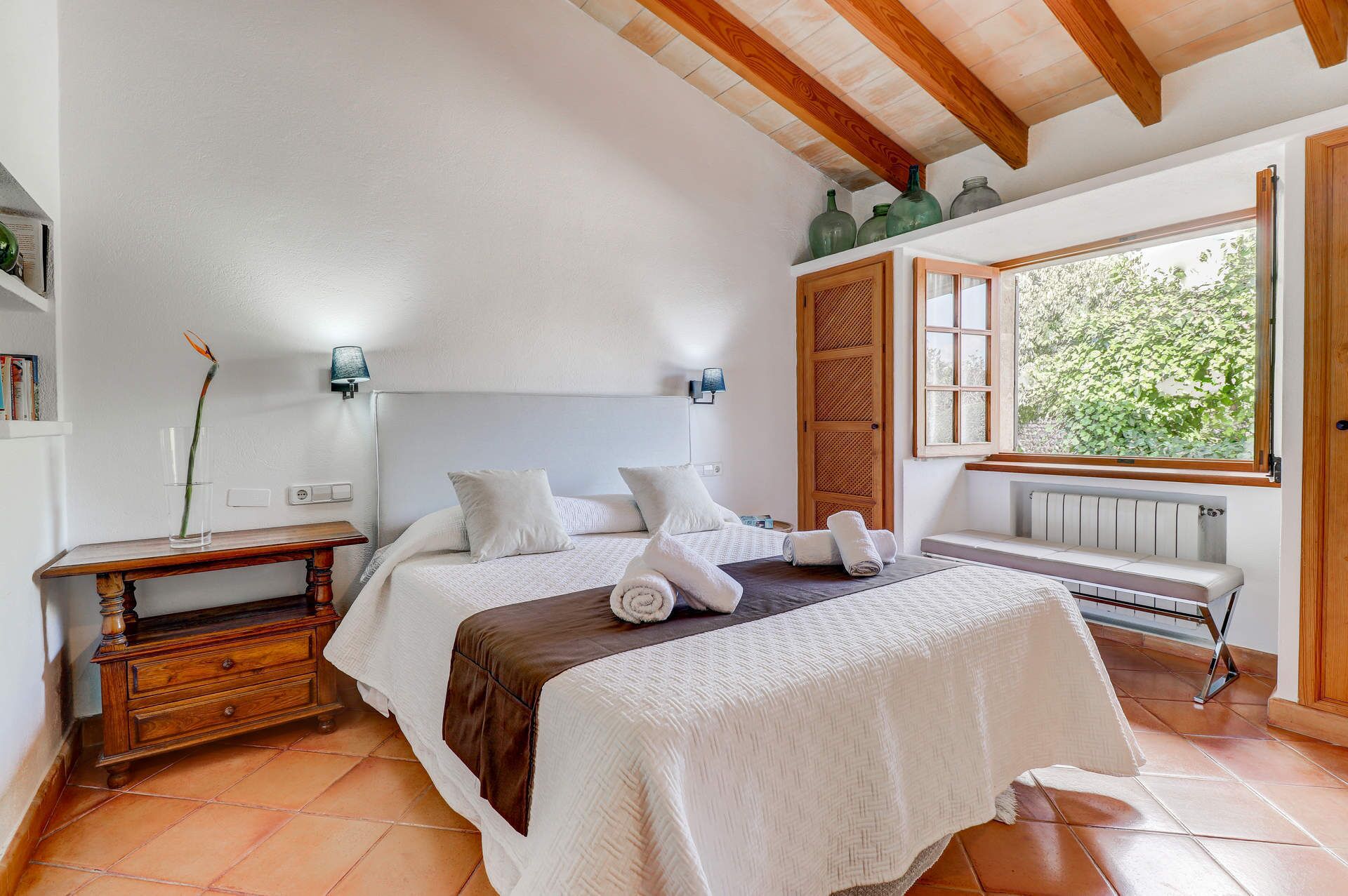 4 bedrooms, in-room safe, desk, iron/ironing board