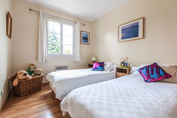 5 chambres, fer et planche à repasser, lit parapluie, Wi-Fi gratuit