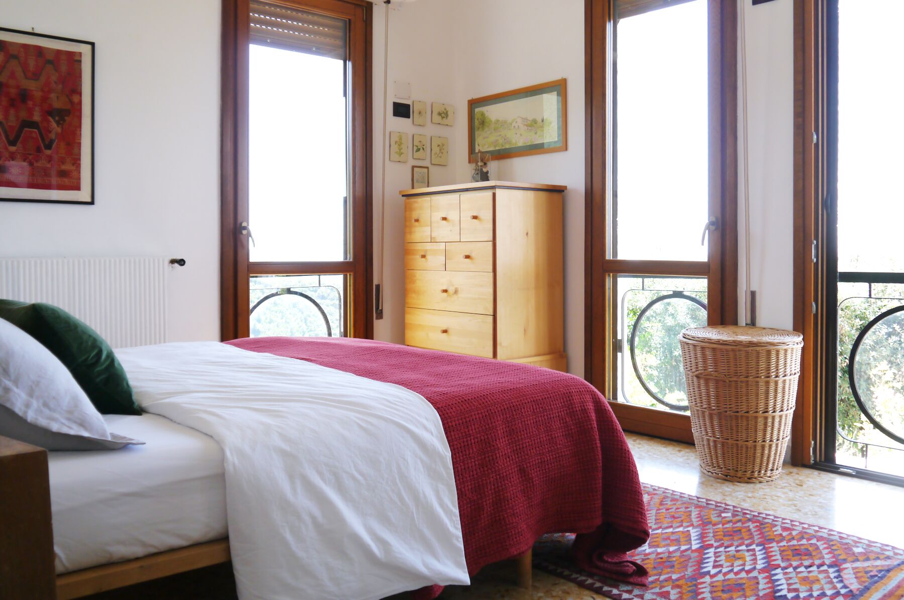 3 bedrooms, desk, iron/ironing board, free WiFi