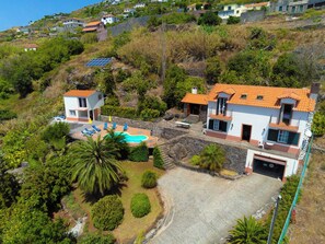 Exterior - Luxury villa by the sea with private pool, terrace and sea view (Calheta)