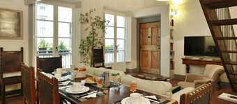 Florence Pitti Loft - central, quiet & elegant
2 bedroom Loft near Ponte Vecchio