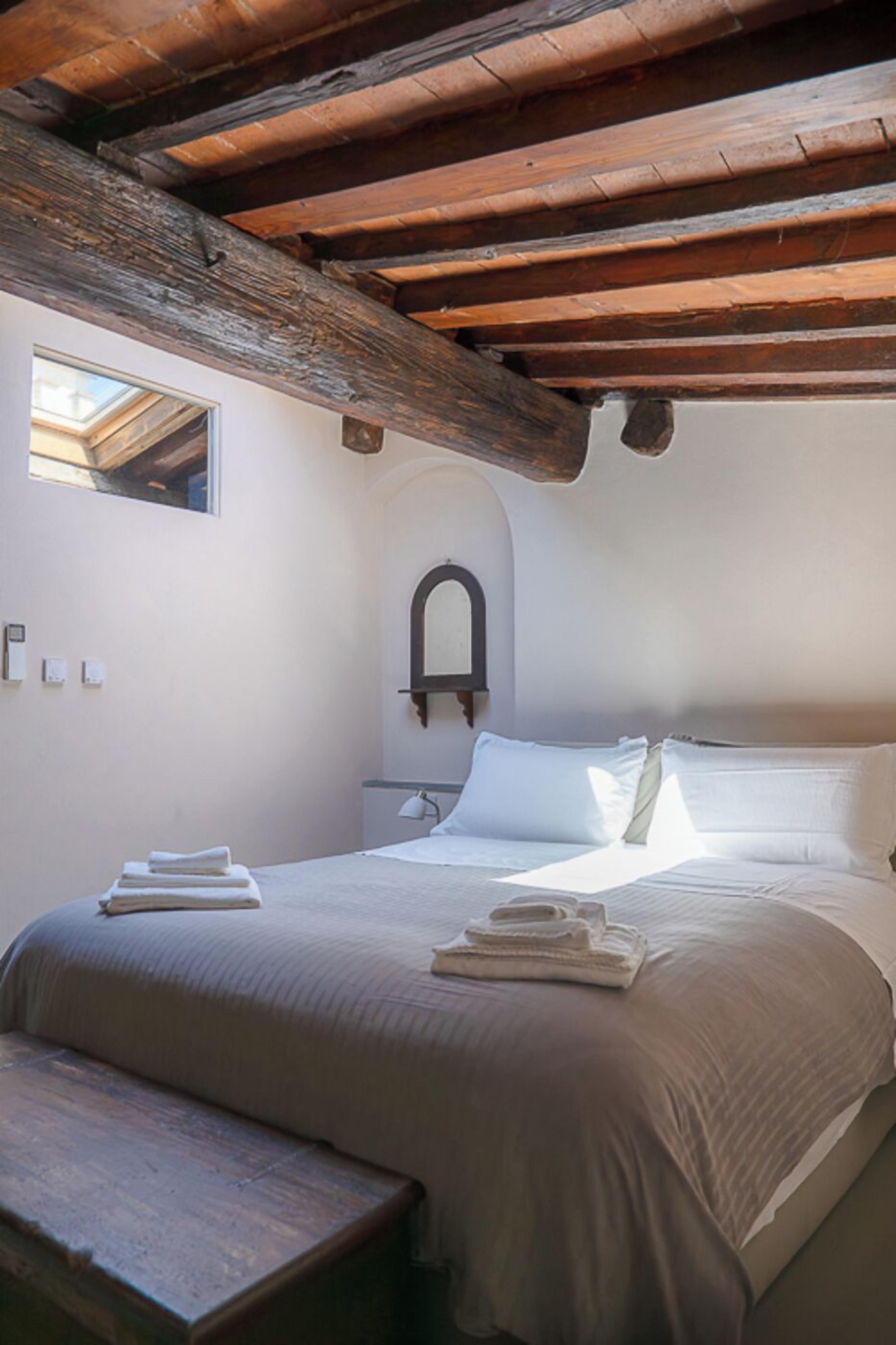 4 bedrooms, desk, iron/ironing board, free WiFi