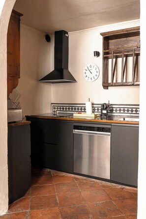 Refrigerador, microondas, parrilla de estufa y lavavajillas 