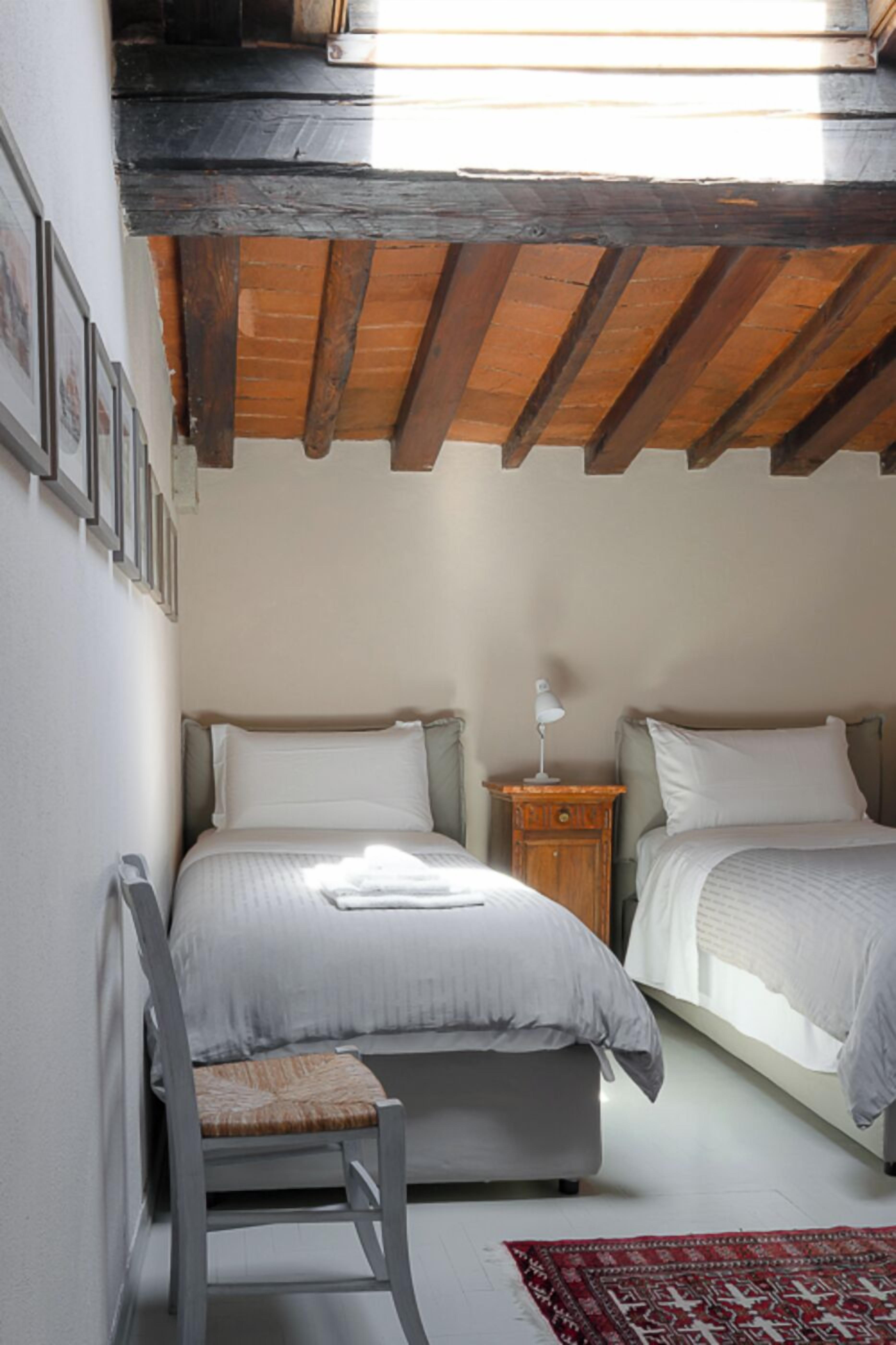4 Schlafzimmer, Schreibtisch, Bügeleisen/Bügelbrett, kostenloses WLAN