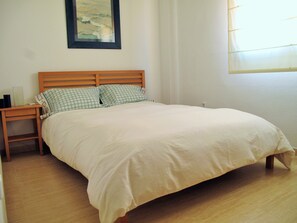 3 chambres, fer et planche à repasser, Wi-Fi gratuit, draps fournis