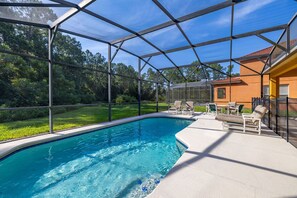 Außenpool, beheizter Pool, Liegestühle