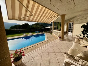 Pool - A spacious 4 bedroom villa, all with en suite bathrooms, large garden & Pool (calonge)