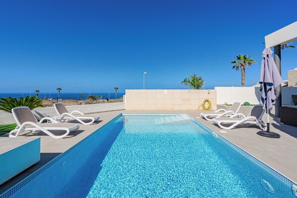 Piscine extérieure, piscine chauffée