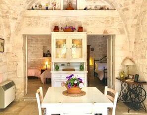 Dining - At Trullo Sovrano - Rental Home - Air condition and free Wi-Fi (Locorotondo)