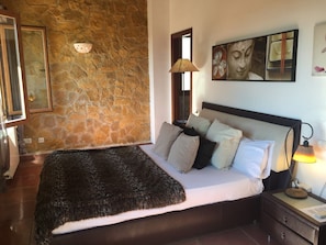 3 habitaciones, escritorio, tabla de planchar con plancha y wifi 
