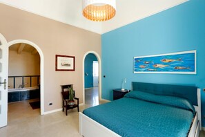 3 bedrooms, in-room safe, iron/ironing board, travel cot