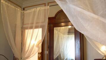 2 bedrooms, iron/ironing board, WiFi (free), bed sheets