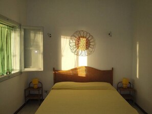 1 makuuhuone, silitysrauta/-lauta, vuodevaatteet