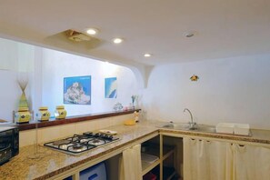 Refrigerador, horno, placa de cocina, lavavajillas