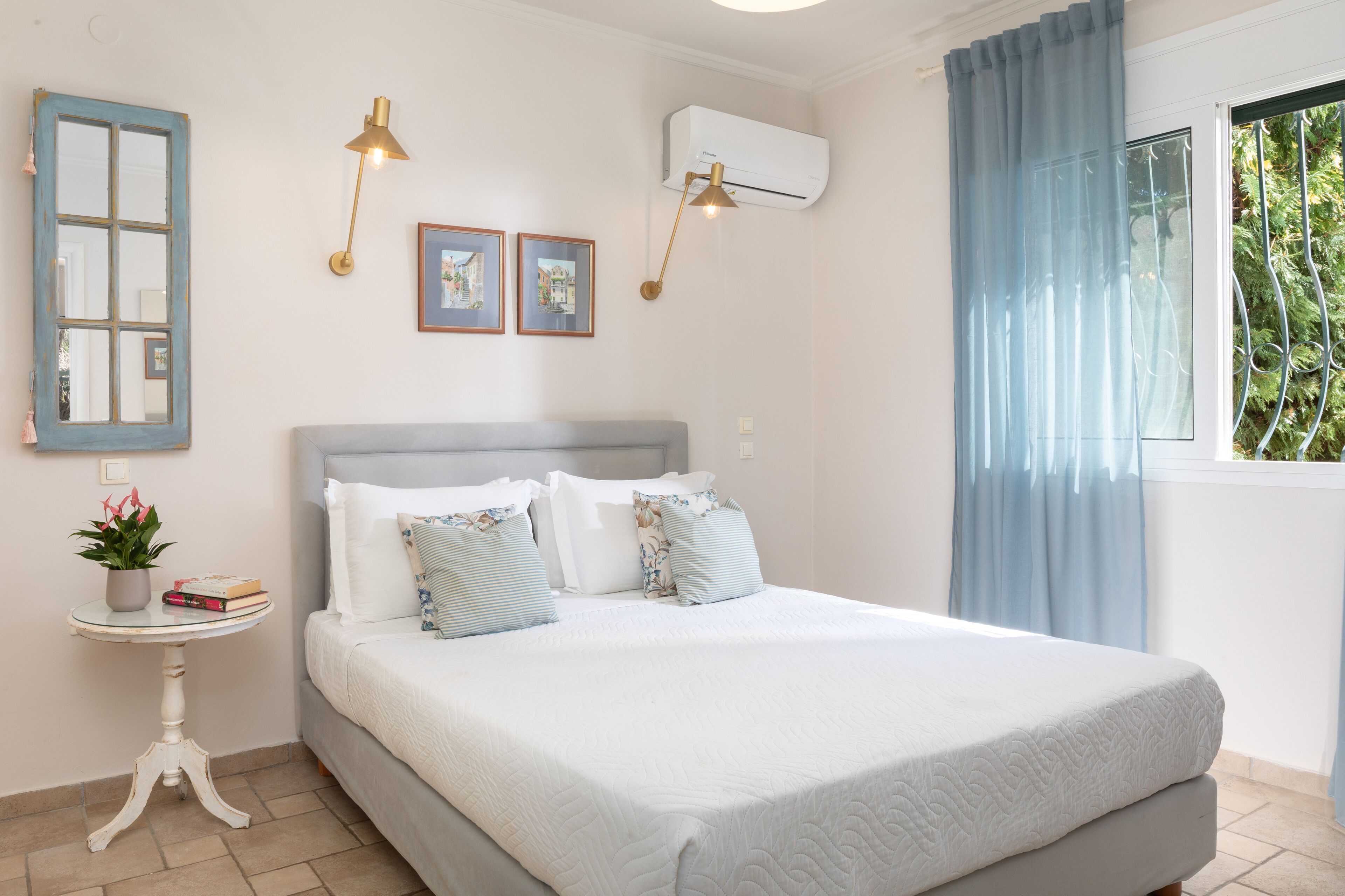 3 slaapkamers, een kluis op de kamer, een strijkplank/strijkijzer