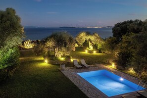 Outdoor pool - Cote Jardin Beachfront Villa (Corfu)