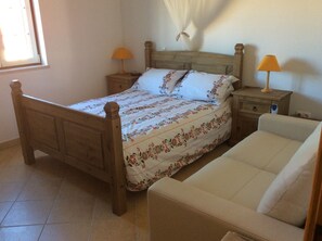 3 bedrooms, iron/ironing board, travel cot, free WiFi