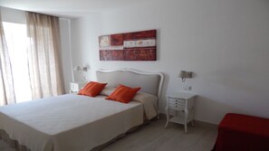 3 bedrooms, iron/ironing board, travel cot, free WiFi