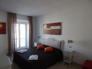 3 bedrooms, iron/ironing board, travel cot, free WiFi