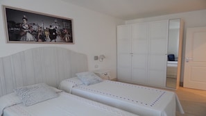 3 bedrooms, iron/ironing board, travel cot, free WiFi