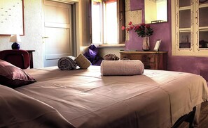 3 habitaciones, escritorio, tabla de planchar con plancha y wifi gratis
