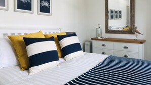 Apartment | 2 bedrooms, iron/ironing board, cots/infant beds, free WiFi - Air Sanitizers and Full Anti-Bacterial Cleaning Between Guests - Zoe's Place (Dartmouth)
