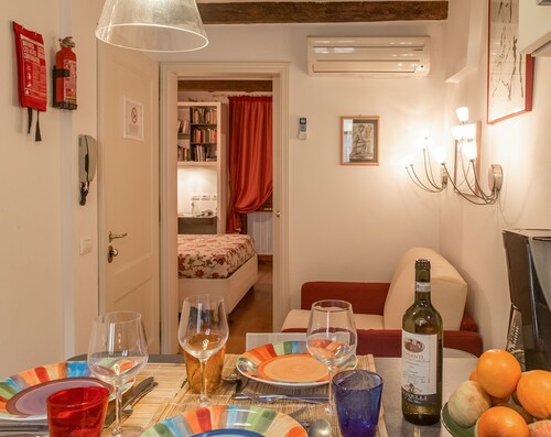 Your quiet and romantic apartment  In the magic of the historic center.