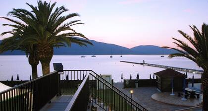 Villa Flavia, direkt am Meer, mit bezaubernder Terrasse, für 6 Personen