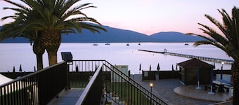 Villa Flavia, directly on the sea, with enchanting terrace, for 6 people