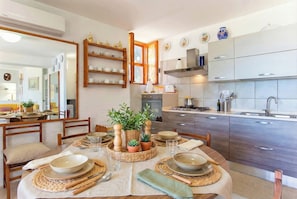 Fridge, microwave, oven, stovetop - ClickSardegna Villa Flavia with seafront terrace in the Porto Conte Nature Park (Alghero)
