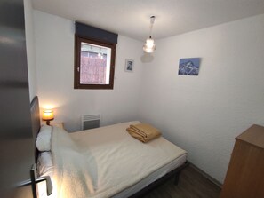 3 chambres, fer et planche à repasser, Wi-Fi gratuit