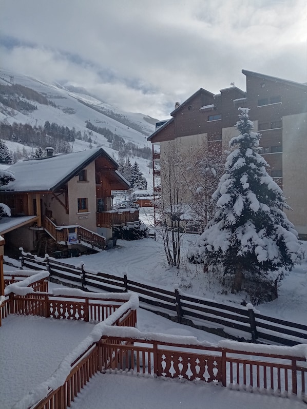 Vue depuis lâhĂ©bergement