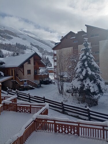 at the foot of the slopes, functional T4 with garage