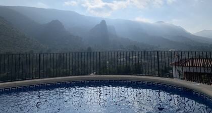 Kaunis huvila, josta on upeat näkymät