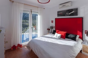 3 bedrooms, iron/ironing board, travel cot, free WiFi