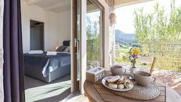 5 dormitorios, tabla de planchar con plancha, cuna de viaje y wifi