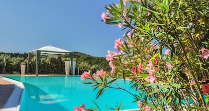 ClickSardegnaSeafront villa, 5 bedrooms, 6 bathrooms, infinity pool, WiFi