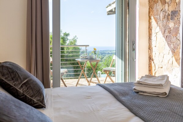 5 bedrooms, iron/ironing board, travel crib, WiFi - ClickSardegnaSeafront villa, 5 bedrooms, 6 bathrooms, infinity pool, WiFi (Alghero)