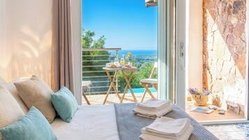 5 bedrooms, iron/ironing board, travel crib, WiFi