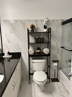 Combined shower/bathtub, hair dryer, towels, soap - Amazing villa close to Disney with 5* Reviews  (kissimmee)